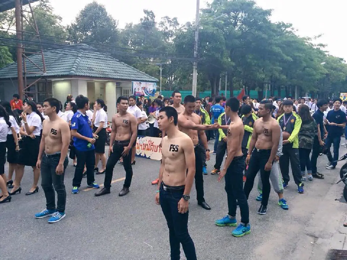 ใจเต้นรัว!พาเหรดคณะวิทย์กีฬา ม.บูรพา โชว์หุ่นล่ำบึ้ก