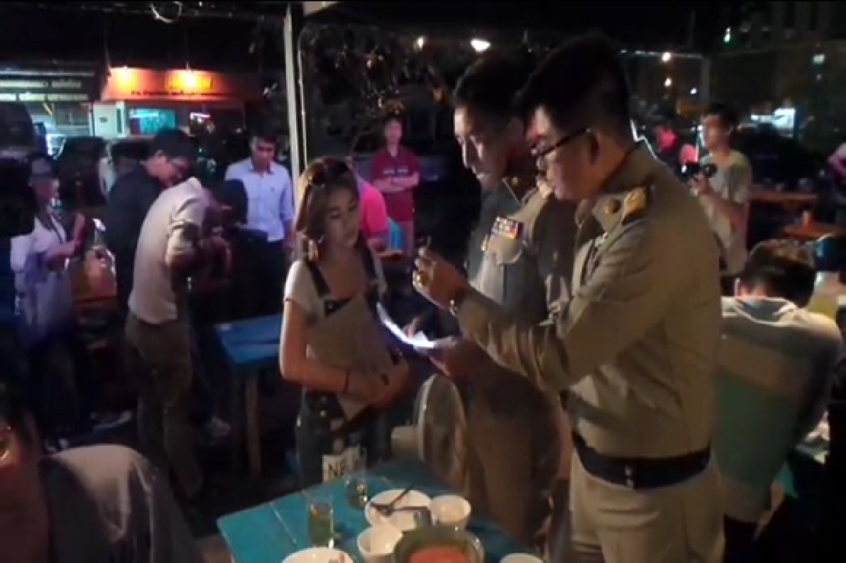 ตรวจร้านเหล้ารามอินทราขายเกินเวลา จ่อปิดนาน 5 ปี ตรวจร้านเหล้ารามอินทราขายเกินเวลา จ่อปิดนาน 5 ปี