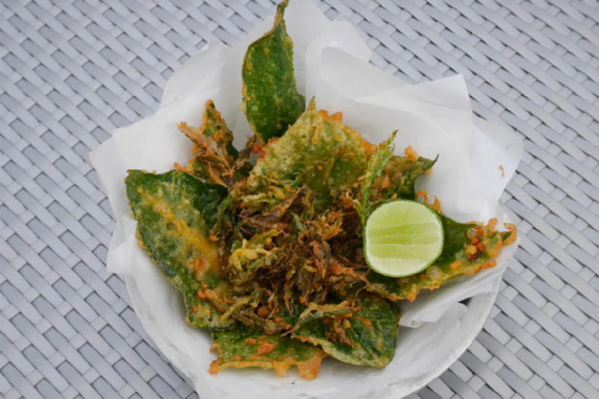 อิ่มสุขริมทะเล อันดามัน บิสโทร แอนด์ บาร์