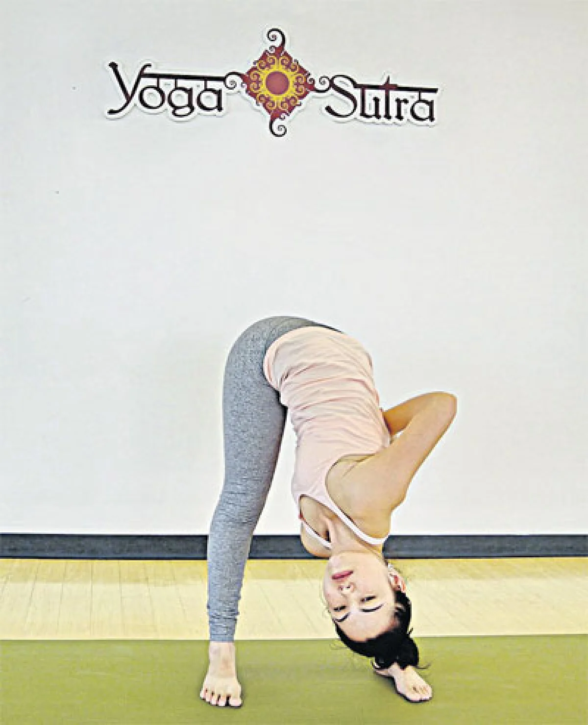 ท่า Bird of Paradise (Svarga Dvidasana) ตอนที่ 1