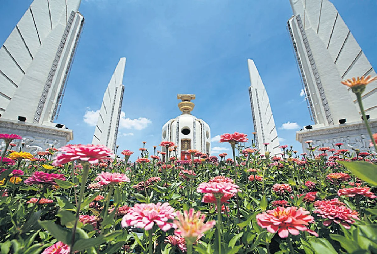 ประชาธิปไตย หลายฉาก