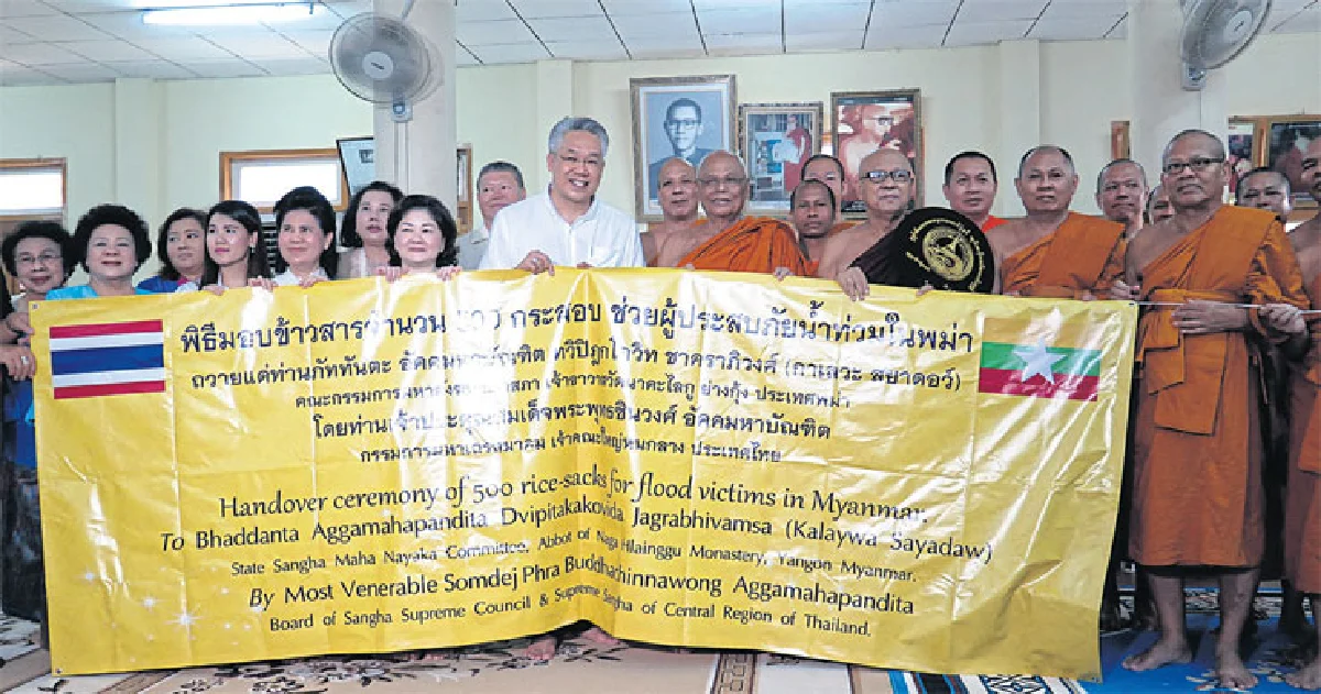 พระพรหมดิลก (เอื้อน) ชมสงฆ์เมียนมา