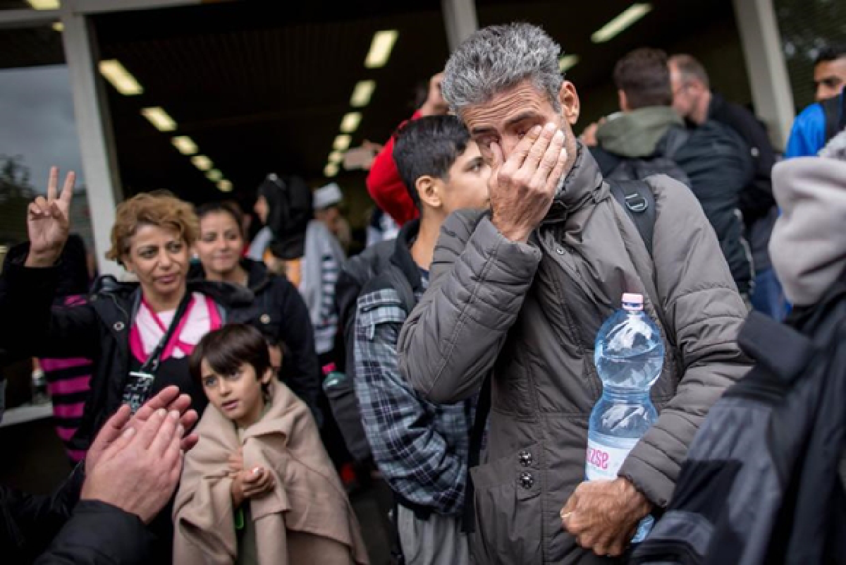 Warm welcome for refugees in Germany, but thousands still stranded.