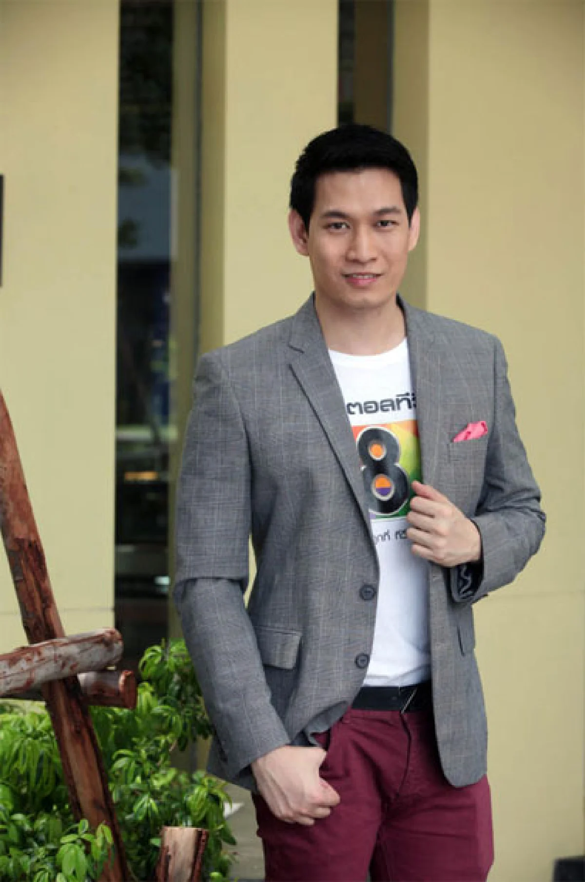 ผู้ประกาศข่าวมาดเนี้ยบ อัครพล ทองธราดล