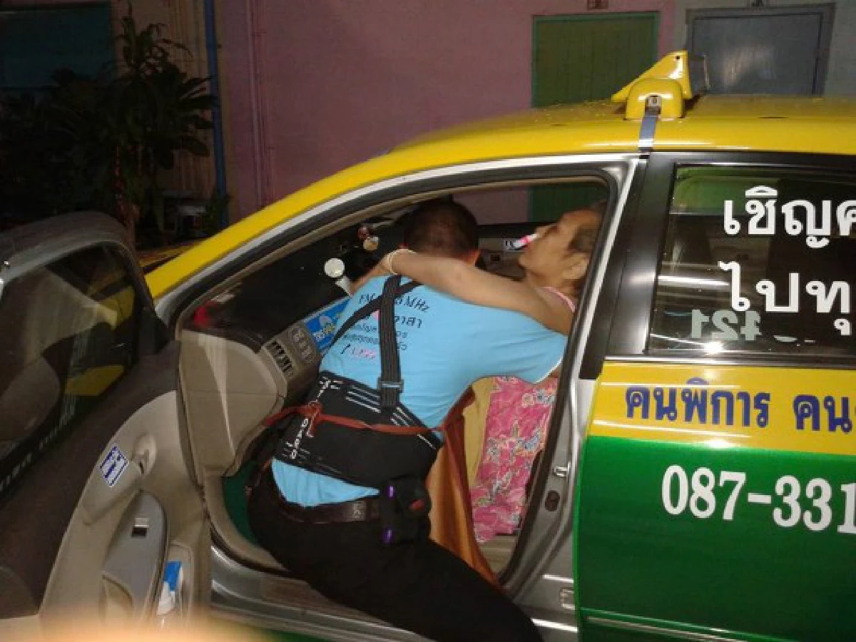 "สุวรรณฉัตร พรหมชาติ" แท็กซี่อุ้มบุญ ...พ่อพระของคนพิการ