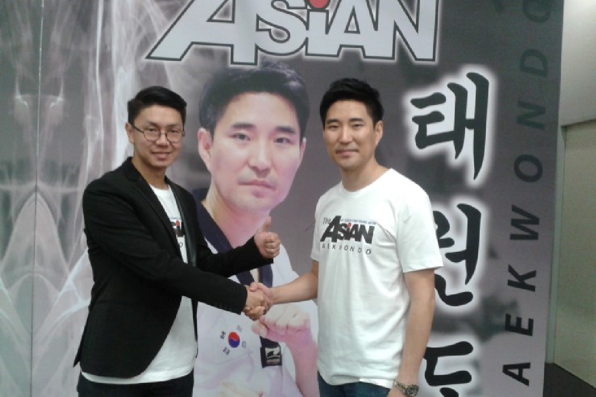 "โค้ชเช"เปิดยิมเทควันโดสาขา3 "โค้ชเช"เปิดยิมเทควันโดสาขา3