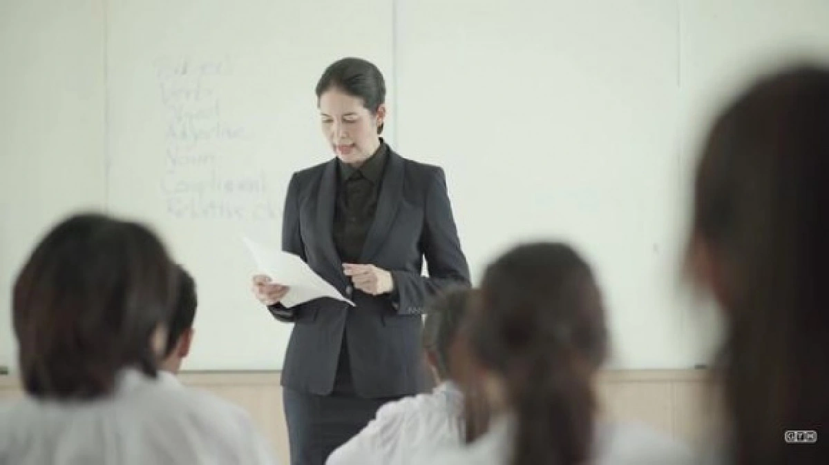 คาร่า พลสิทธิ์ จากคุณหญิงกีรติ สู่บทบาทครูใน"ฮอร์โมน 3"