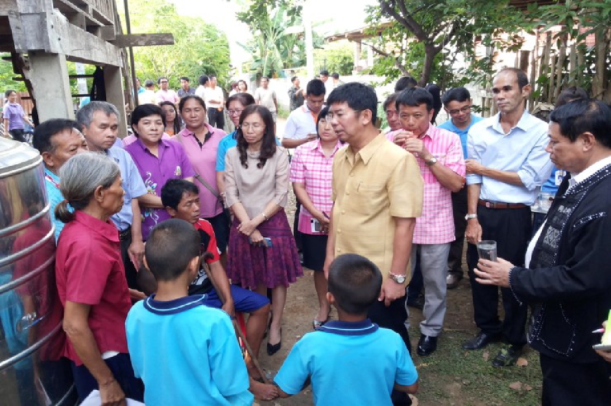 ผู้ว่าฯสุโขทัยรุดช่วยยาย-หลานคิดกินยาตายหนีจน ผู้ว่าฯสุโขทัยรุดช่วยยาย-หลานคิดกินยาตายหนีจน