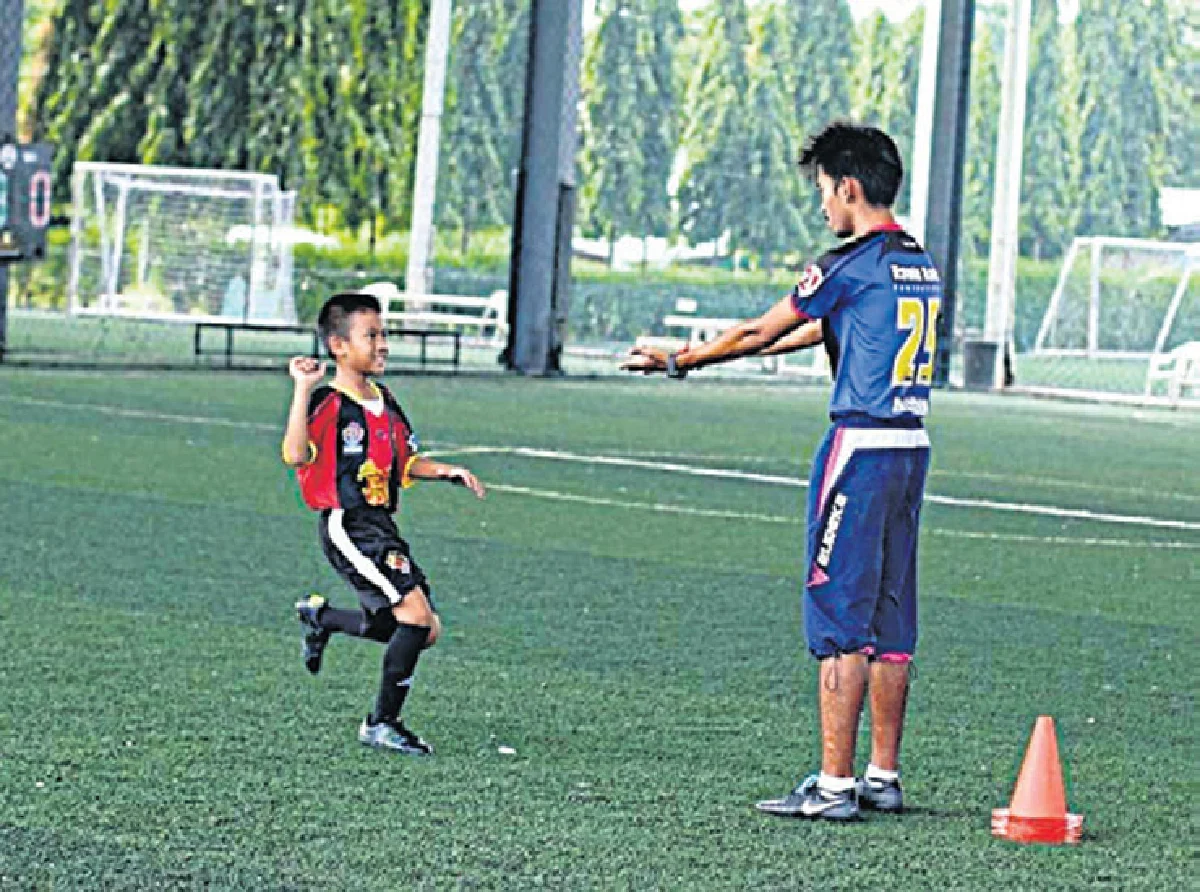 เตะฟุตซอลมองทุ่งข้าว ที่ เดอะป๊อป แจ้งวัฒนะ