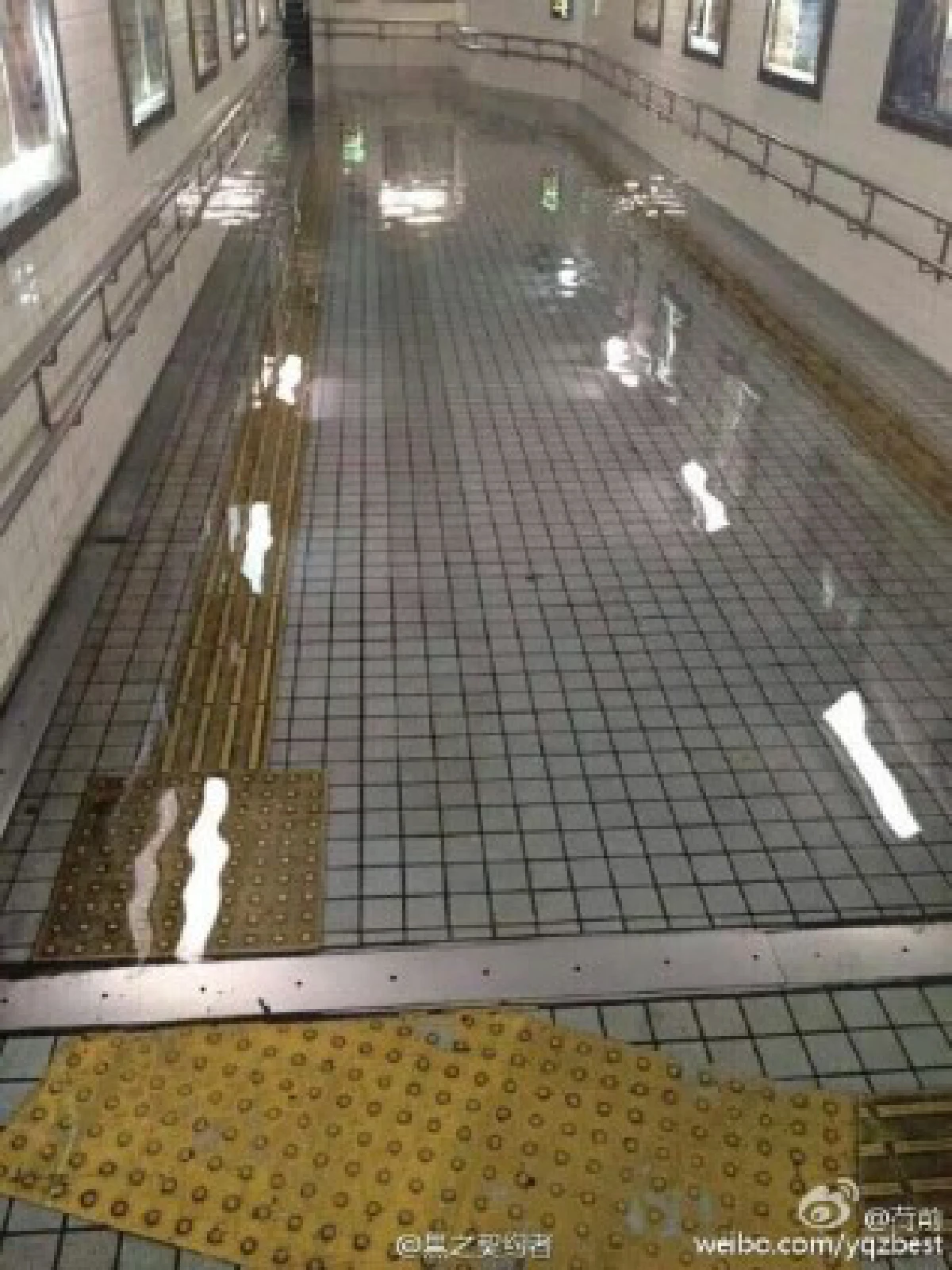 เผยภาพน้ำท่วมสถานีรถไฟใต้ดินญี่ปุ่นใสแจ๋วเหมือนสระว่ายน้ำ