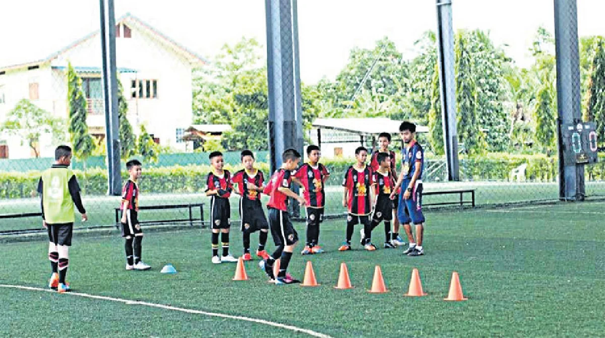 เตะฟุตซอลมองทุ่งข้าว ที่ เดอะป๊อป แจ้งวัฒนะ