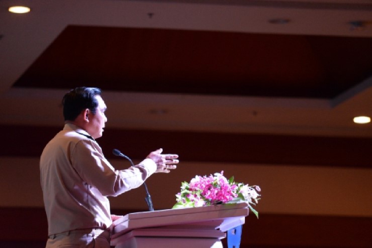 นายกฯขอพรรคการเมืองเลิกทะเลาะกันหันมาช่วยพัฒนาประเทศ นายกฯขอพรรคการเมืองเลิกทะเลาะกันหันมาช่วยพัฒนาประเทศ