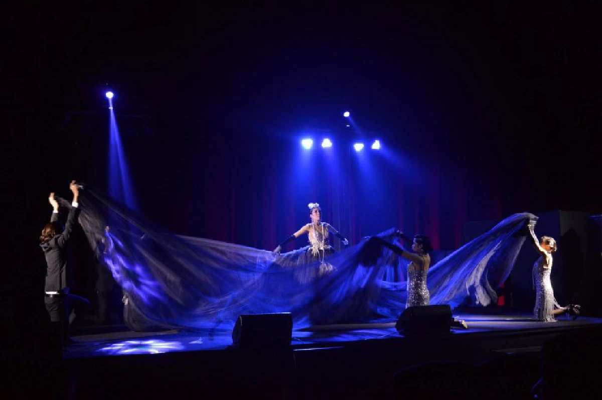 อลังการรอบปฐมทัศน์การกุศล"แม่เบี้ย Royal Gala Charity Night"