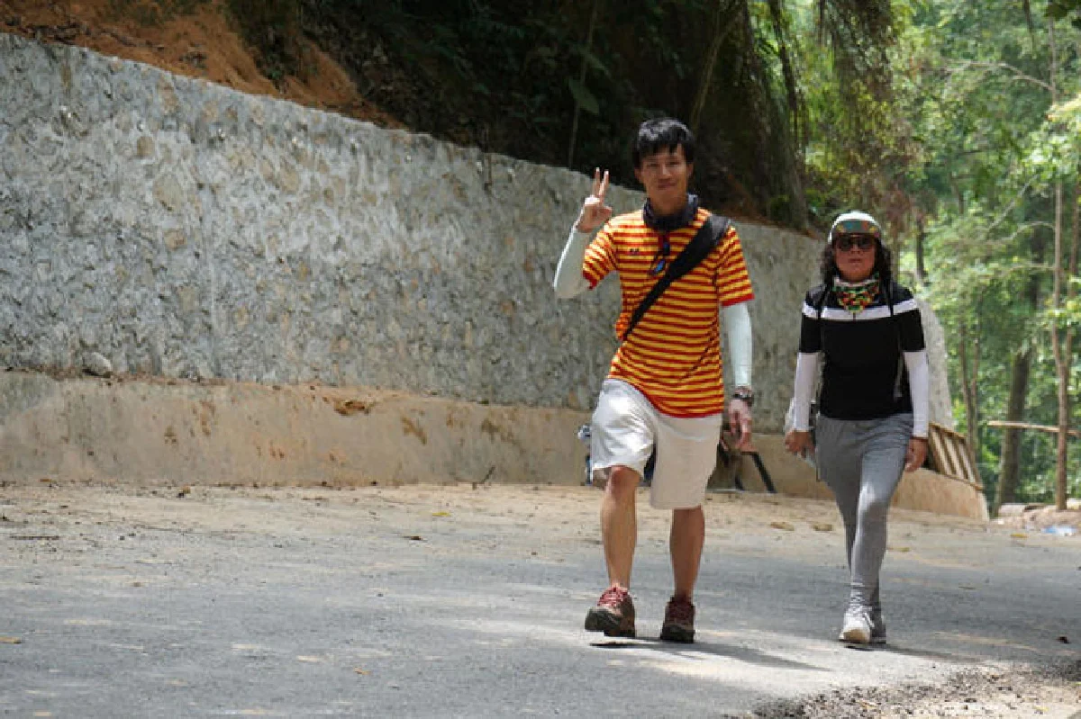 เดินเท้าขึ้นปีนังฮิลล์ วัดกำลังขา ท้ากำลังใจ