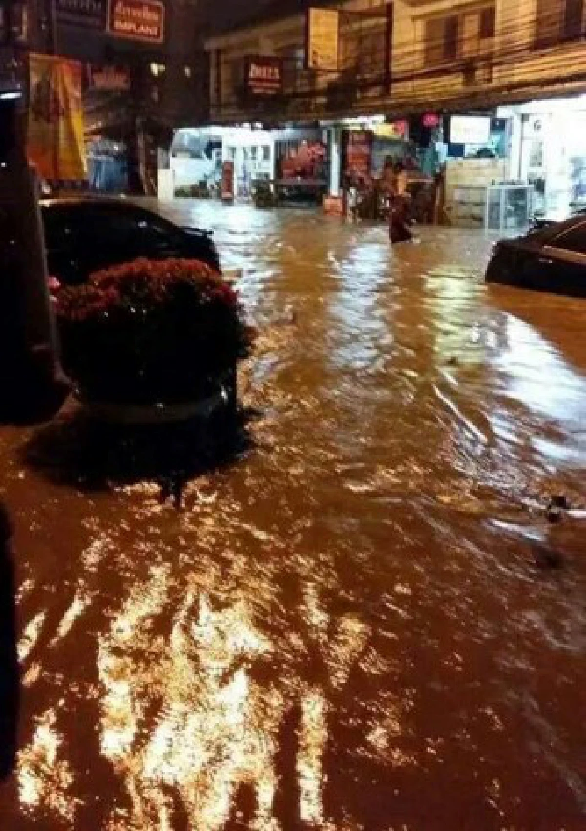 ฝนถล่มพัทยาน้ำท่วมสูงหลายพื้นที่
