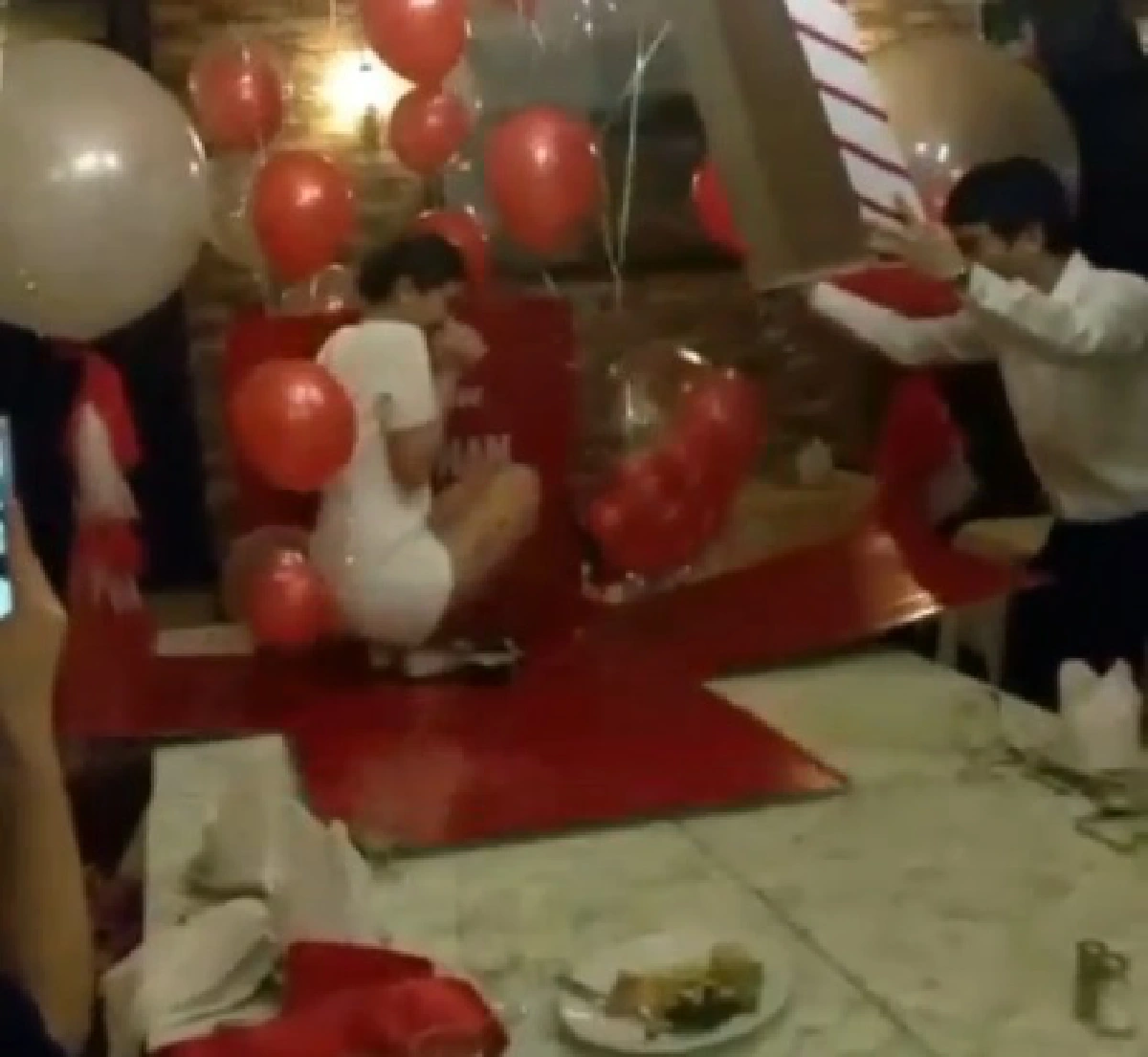 น่ารักอ่ะ! มิ้นต์ เซอร์ไพรส์วันเกิด ภูผา ซ่อนตัวในกล่องของขวัญ