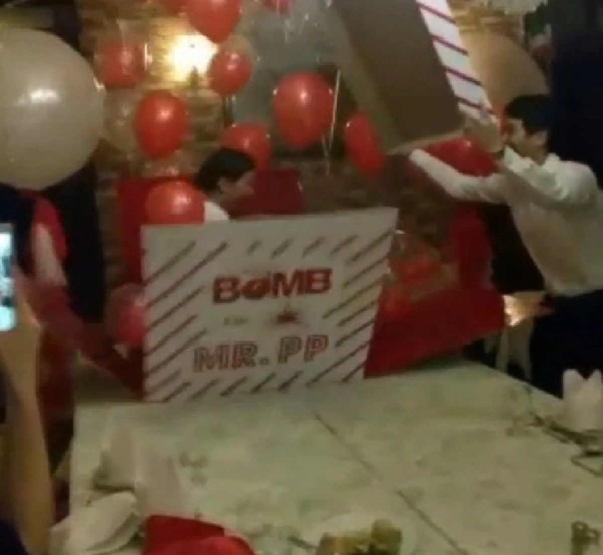 น่ารักอ่ะ! มิ้นต์ เซอร์ไพรส์วันเกิด ภูผา ซ่อนตัวในกล่องของขวัญ