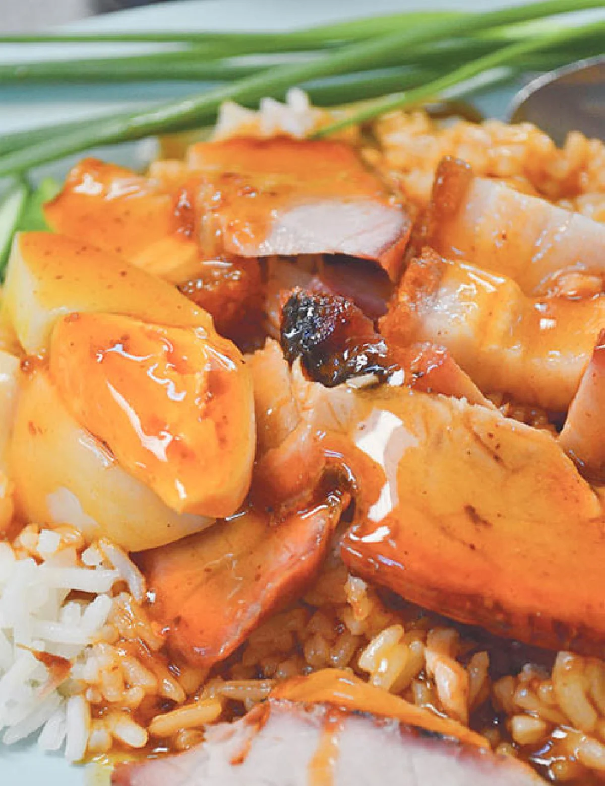 ข้าวหมูแดงแสงทอง อร่อยน่าลิ้มลอง