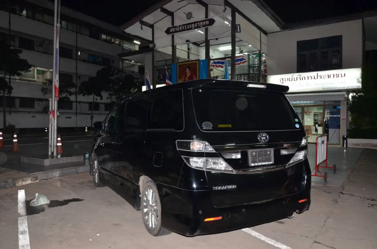ตร.ล้อมจับรถหรู แอน มิตรชัย เหตุสงสัยเลี่ยงภาษีนำเข้า
