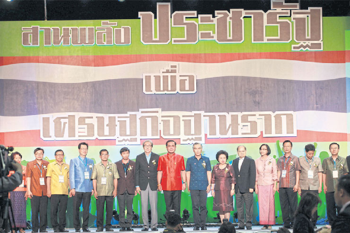 สมคิดผนึก ‘ประเวศ’ กระตุ้นฐานรากฟื้นศก. สมคิดผนึก ‘ประเวศ’ กระตุ้นฐานรากฟื้นศก.