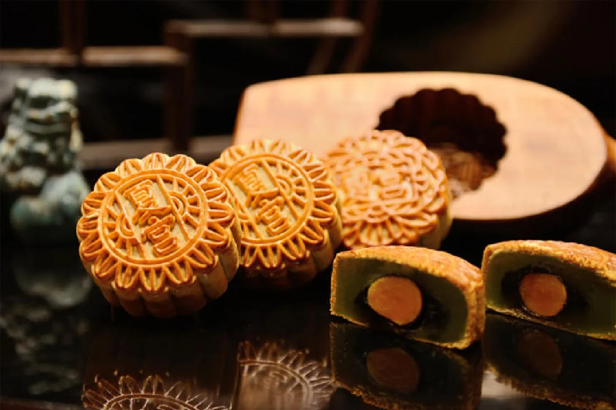 ต้อนรับเทศกาลไหว้พระจันทร์ ด้วยมูนเค้กสุดล้ำ ไส้งาดำใบเตย