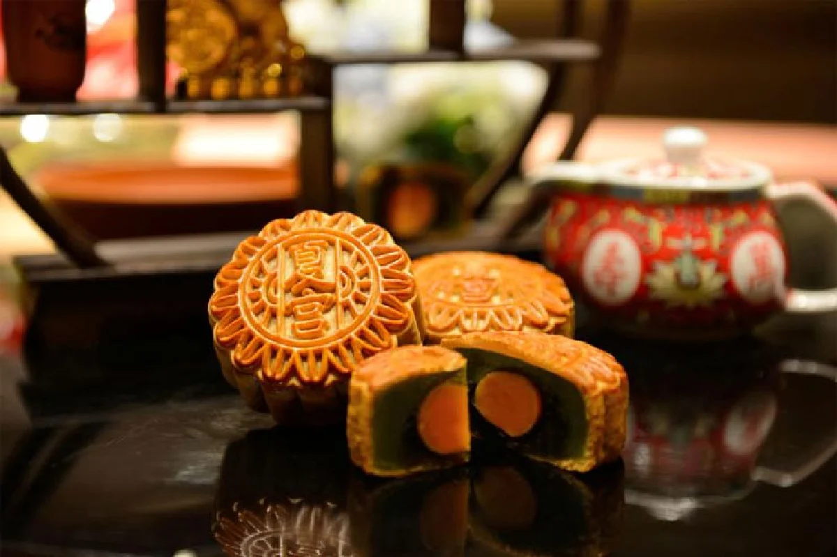 ต้อนรับเทศกาลไหว้พระจันทร์ ด้วยมูนเค้กสุดล้ำ ไส้งาดำใบเตย