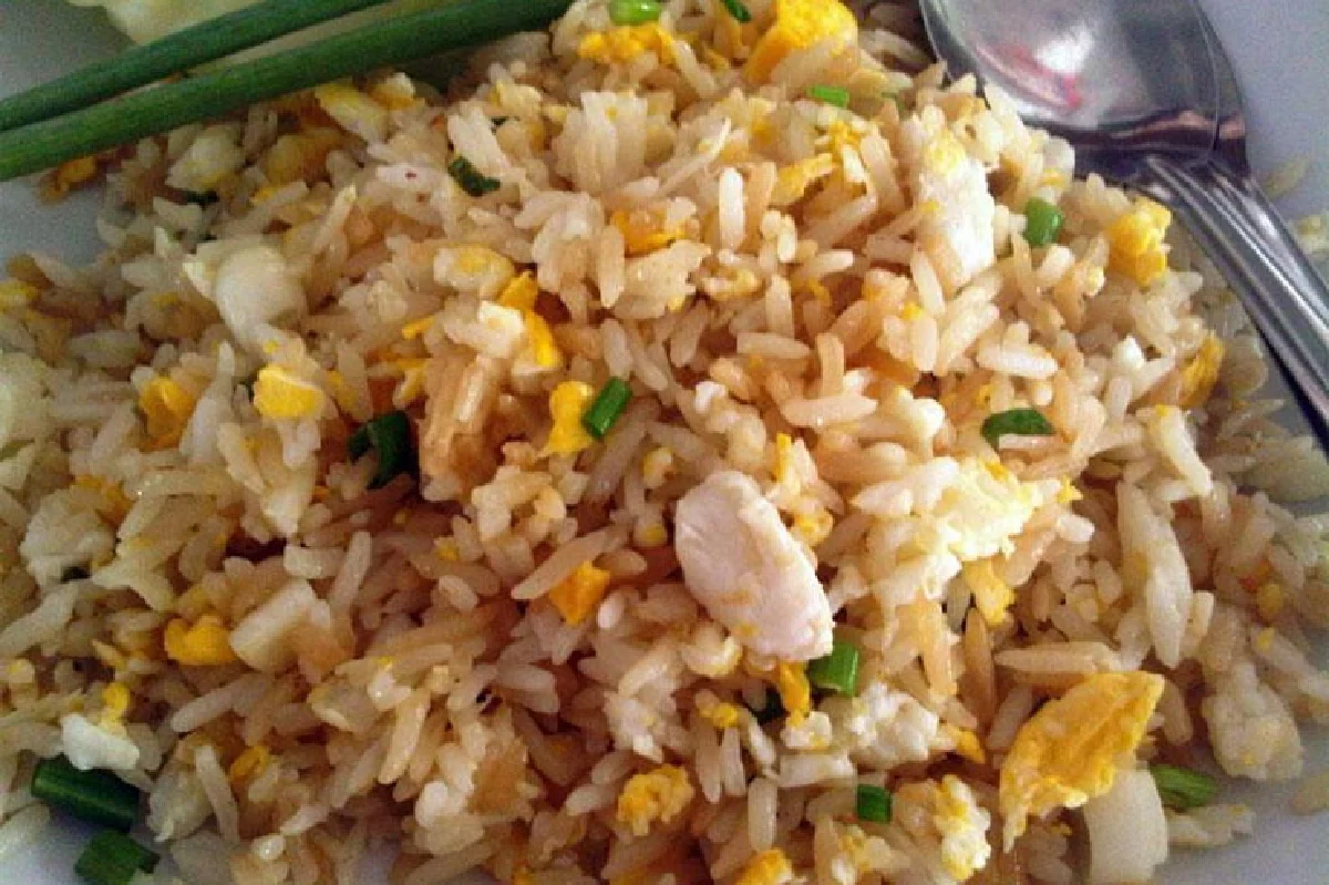 เจ้นุชข้าวผัดปูบางแสน ต้นตำรับข้าวผัด...ไม่ธรรมดา