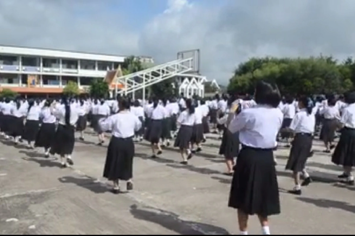 สังคมออนไลน์ชื่นชมคลิป "นางรำทั้งโรงเรียน"