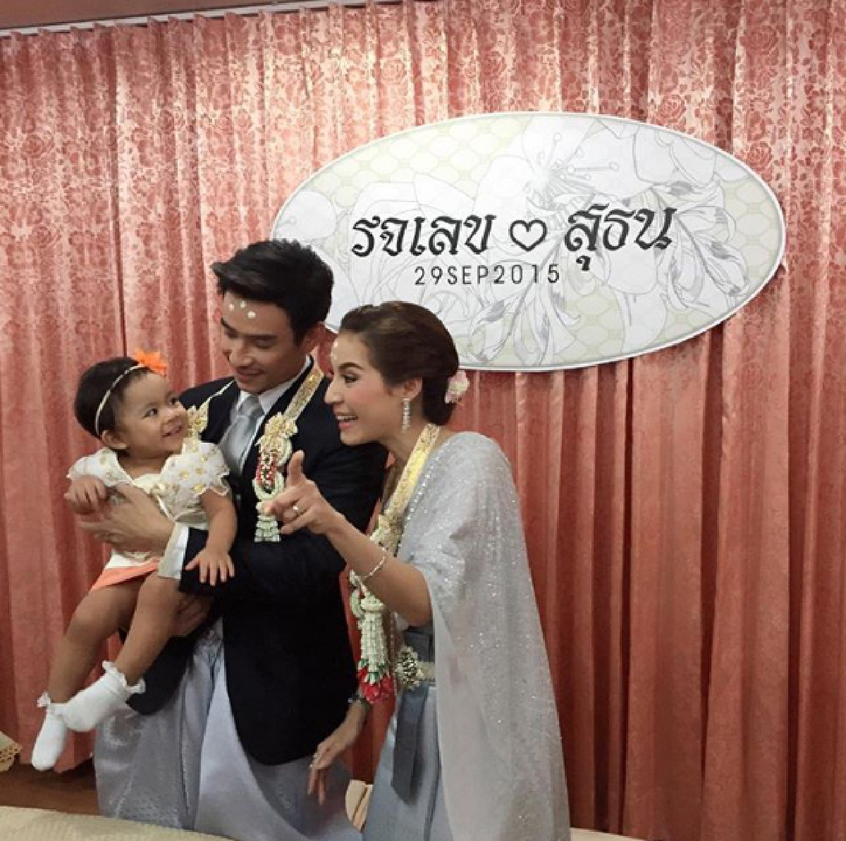 ตั้ม เดอะสตาร์ ควงแฟนเข้าพิธีวิวาห์ พร้อมลูกสาว
