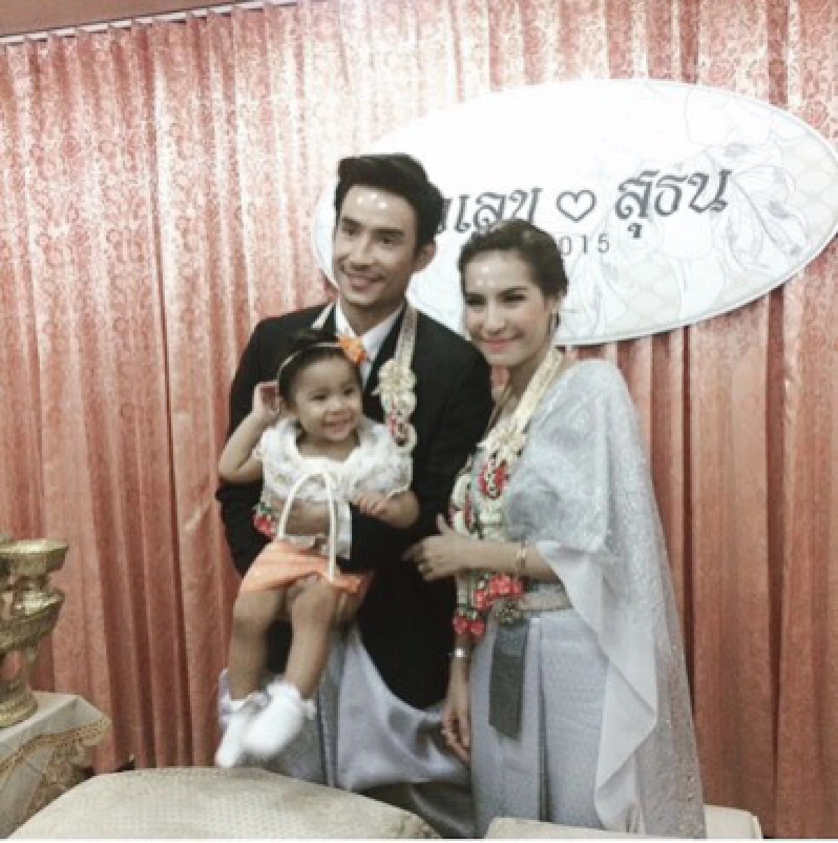 ตั้ม เดอะสตาร์ ควงแฟนเข้าพิธีวิวาห์ พร้อมลูกสาว