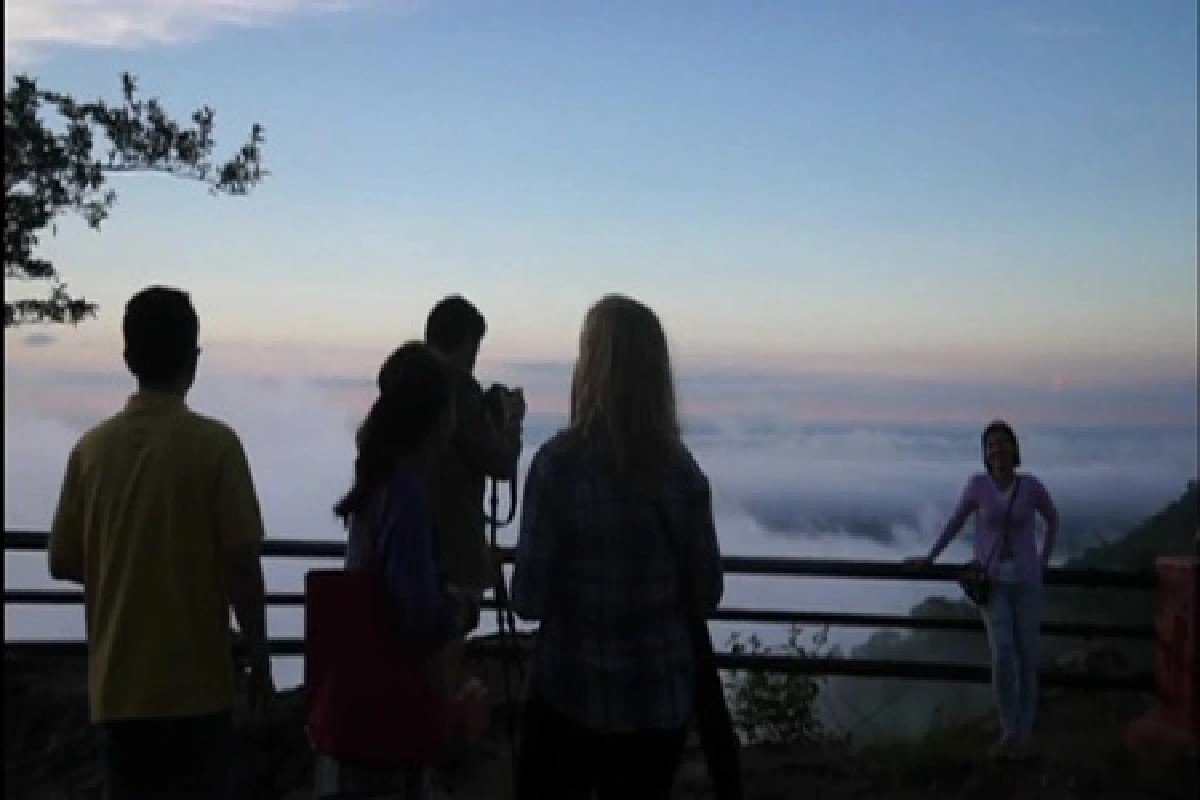 ผามออีแดงคึกคักนักท่องเที่ยวแห่ชมทะเลหมอก