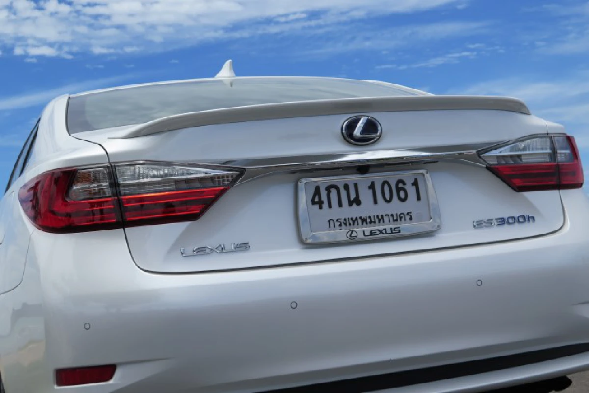 เลกซัส อีเอส 300 เอช เปลี่ยนใหม่ให้ตรงใจ