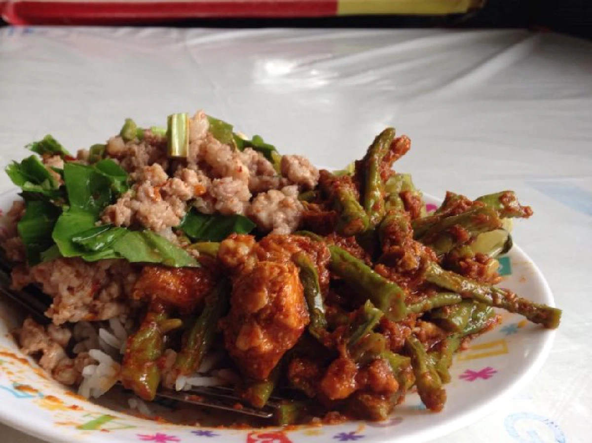 ภัตตาคารข้างถนน...ขวัญใจคนรากหญ้า