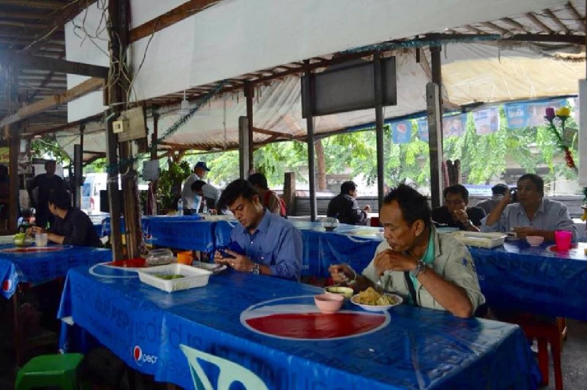 ภัตตาคารข้างถนน...ขวัญใจคนรากหญ้า