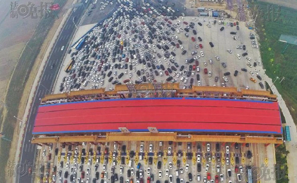 สื่อจีนเผยภาพรถติดมโหฬารหลังหยุดยาววันชาติ