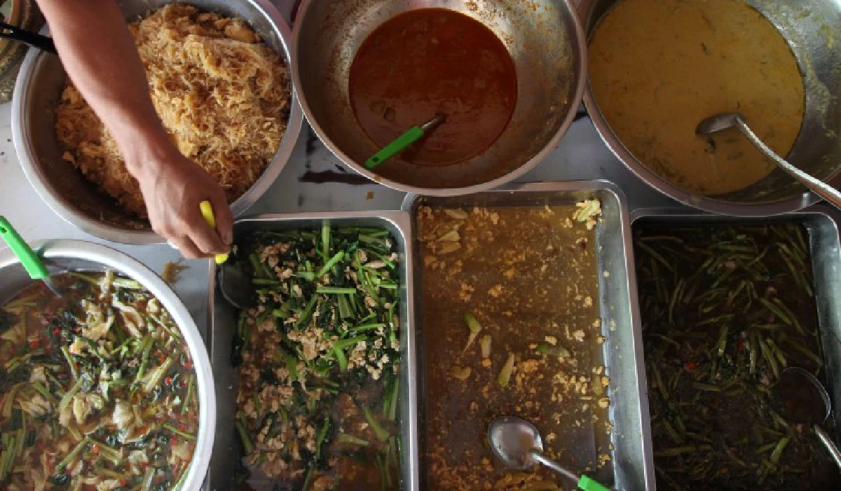 ภัตตาคารข้างถนน...ขวัญใจคนรากหญ้า