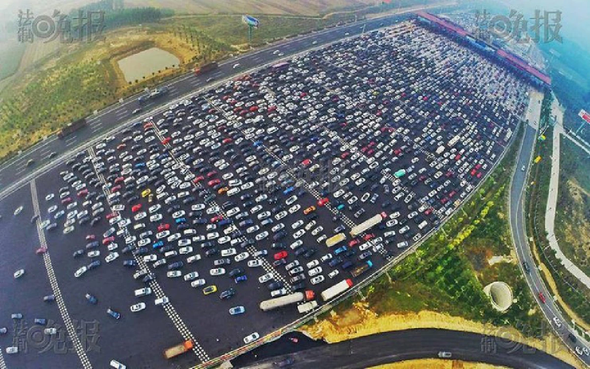 สื่อจีนเผยภาพรถติดมโหฬารหลังหยุดยาววันชาติ