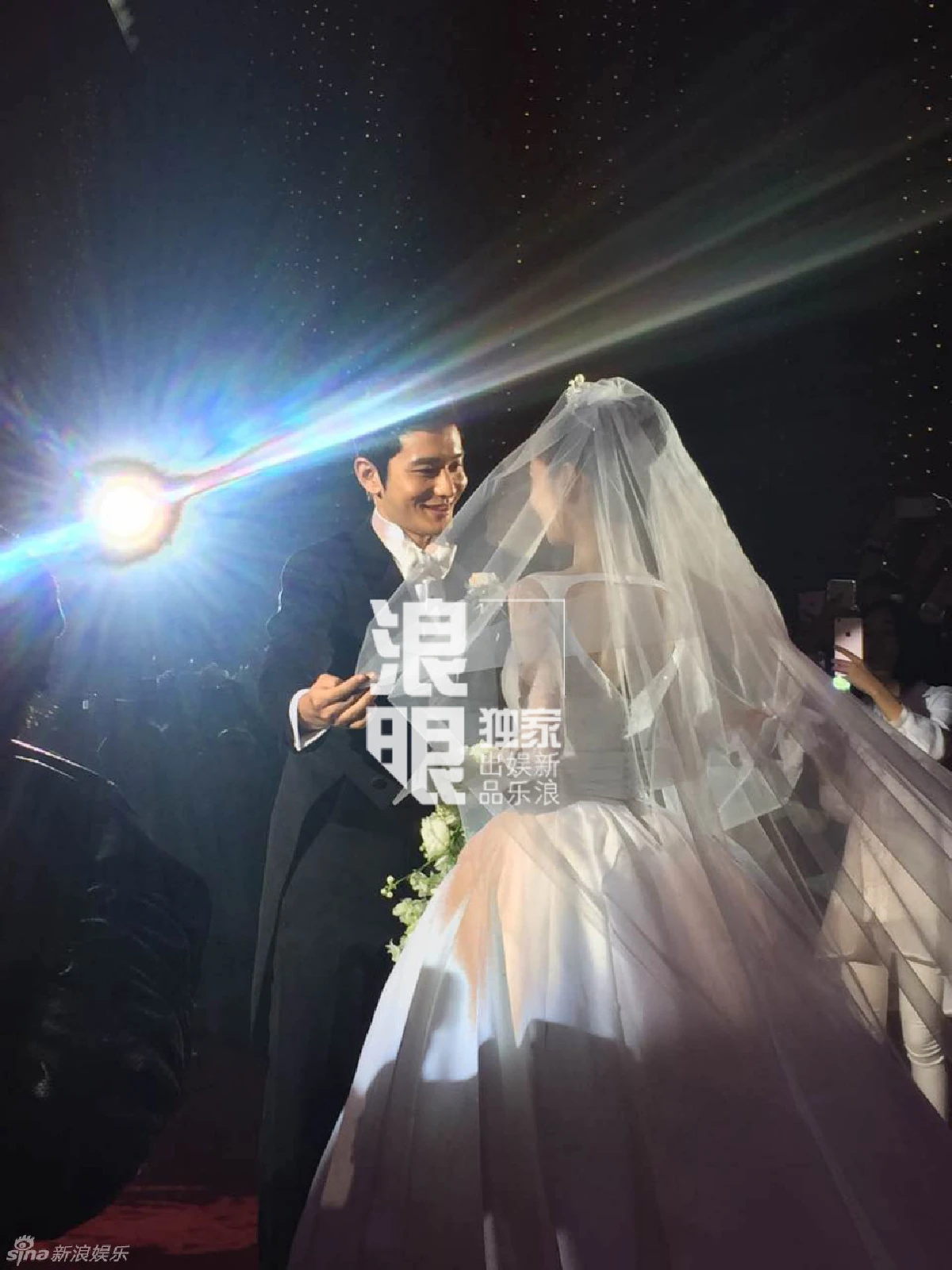 คนดังแห่ร่วมงานวิวาห์สุดหรู แองเจล่าเบบี้-หวงเสี่ยวหมิง