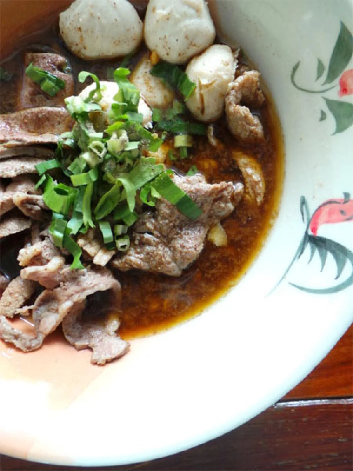 ก๋วยเตี๋ยวน้ำตกบ้านชวนชม อร่อยพุงแตก