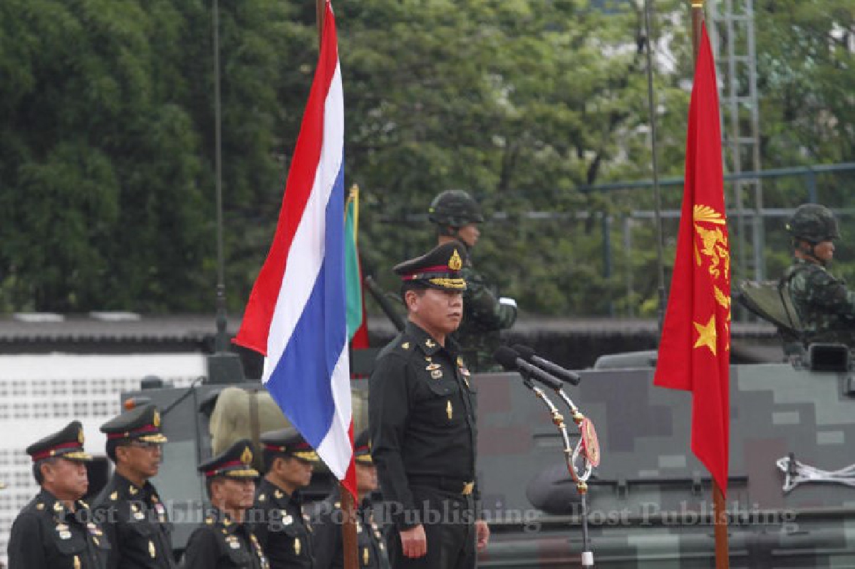 ผบ.ทบ.เตือนทหาร "อย่าหูเบา" รับทราบข่าวอย่างมีสติ ผบ.ทบ.เตือนทหาร "อย่าหูเบา" รับทราบข่าวอย่างมีสติ