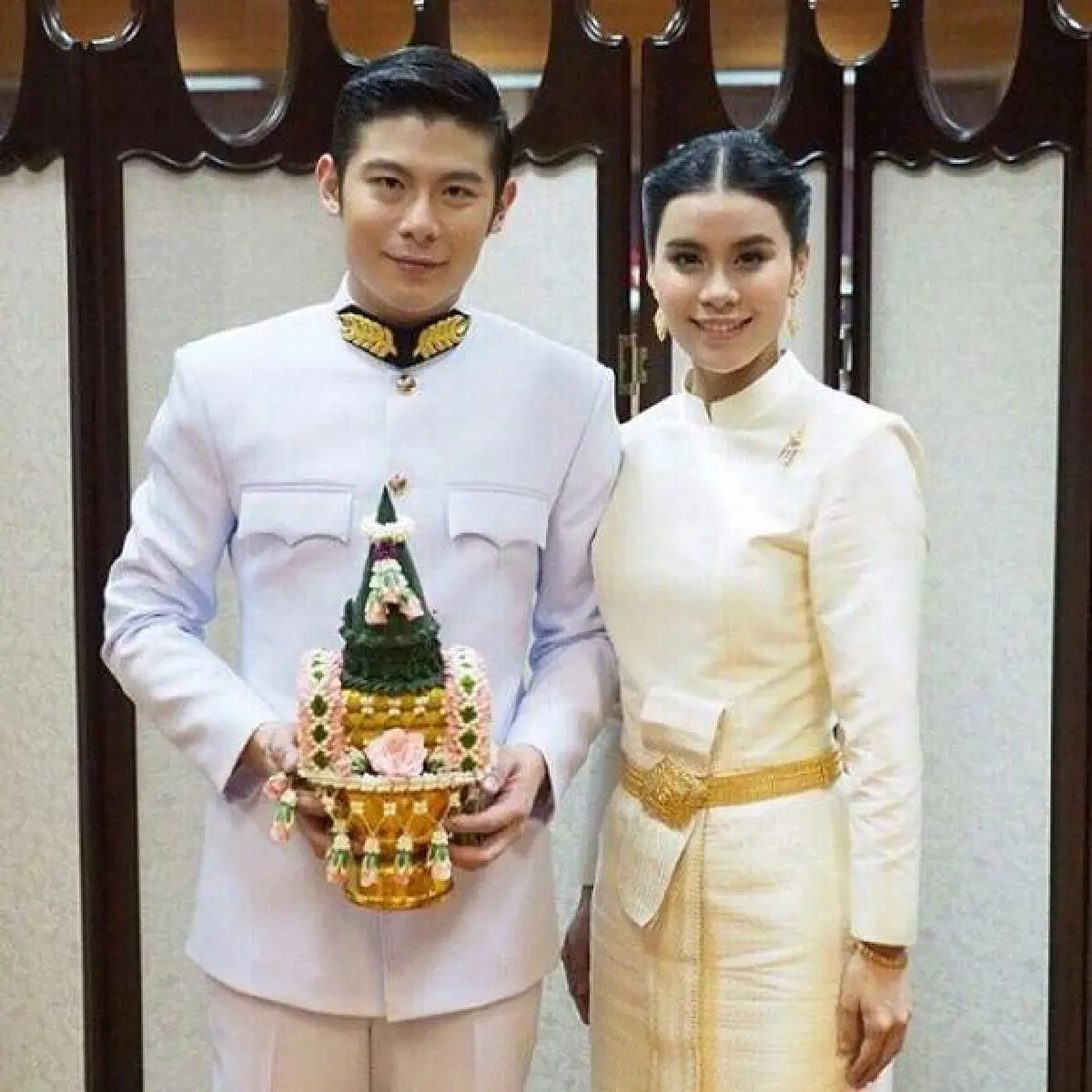 ชื่นมื่น! มัดหมี่ ควง สัว เข้ารับพระราชทานน้ำสังข์