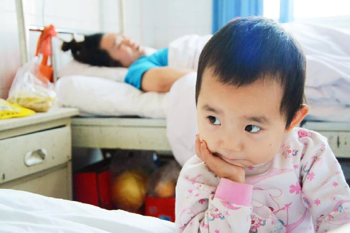 สุดประเสริฐ!หนูน้อย3ขวบยอดกตัญญู ดูแลแม่รถชน-กระดูกหักเพียงลำพัง
