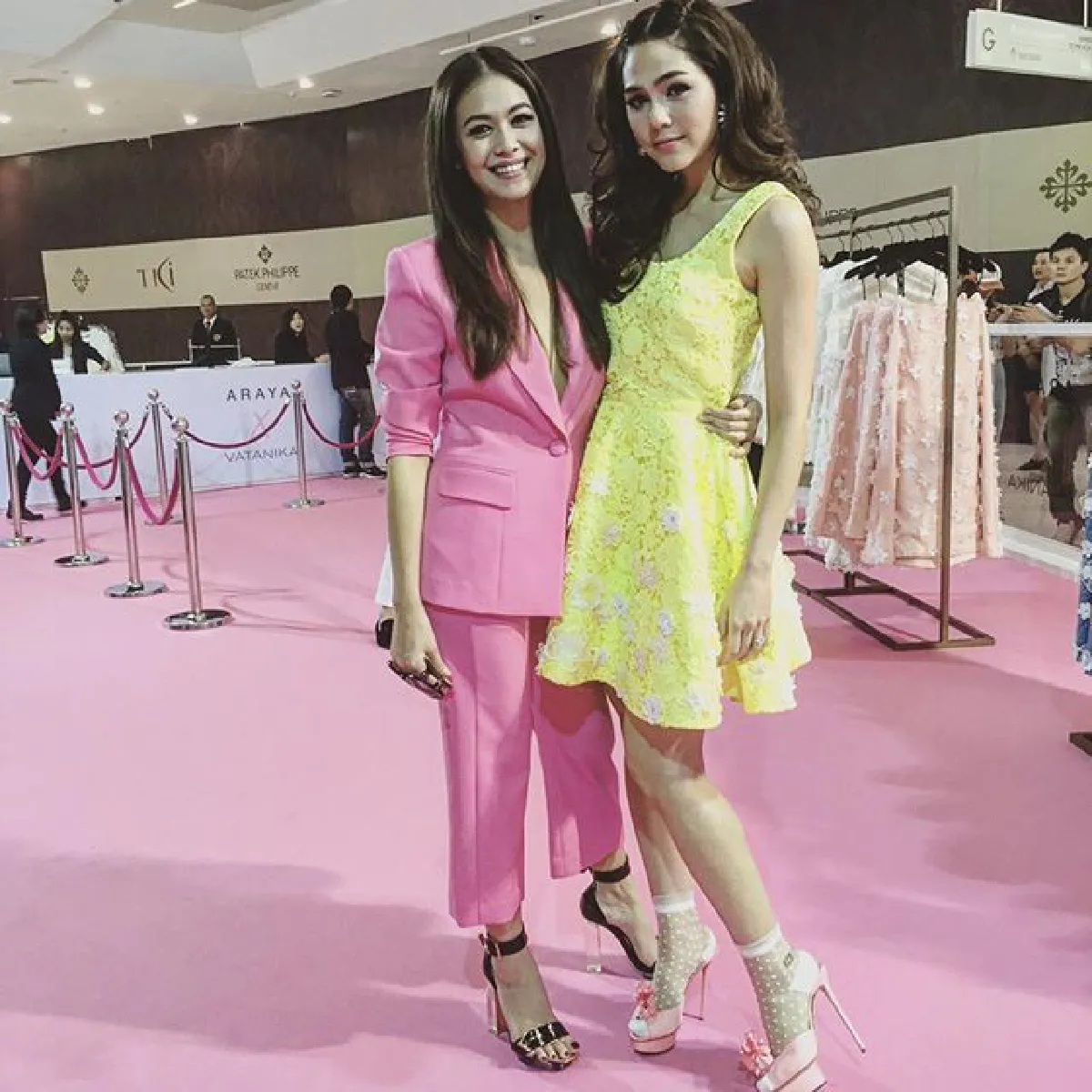 สวยอลังการ! ชมพู่ เปิดตัวคอลเลกชั่นใหม่หวนร่วมงาน Vatanika