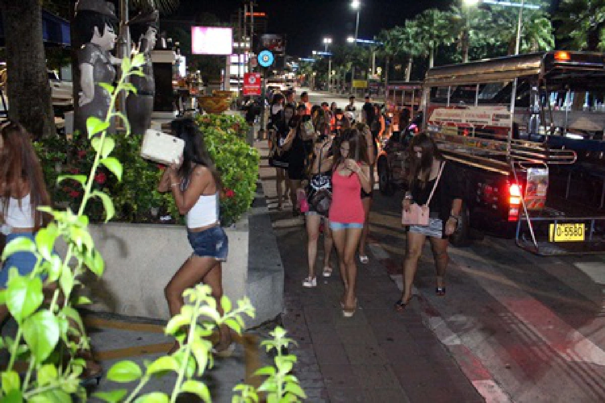 รวบ 50 สาวแท้-สาวเทียมเร่ขายประเวณีพัทยา