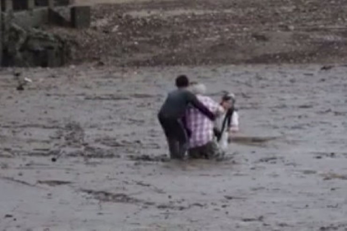 บิ๊กตู่ชื่นชมหนุ่มกระบี่ช่วยนักท่องเที่ยวชูเมืองไทยมีน้ำใจ บิ๊กตู่ชื่นชมหนุ่มกระบี่ช่วยนักท่องเที่ยวชูเมืองไทยมีน้ำใจ