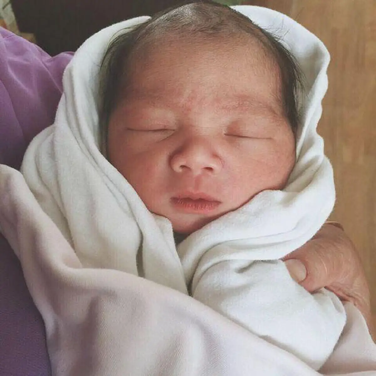 น็อตโตะ คลอดลูกสาวคนแรก ตั้งชื่อ"น้องพอดี"