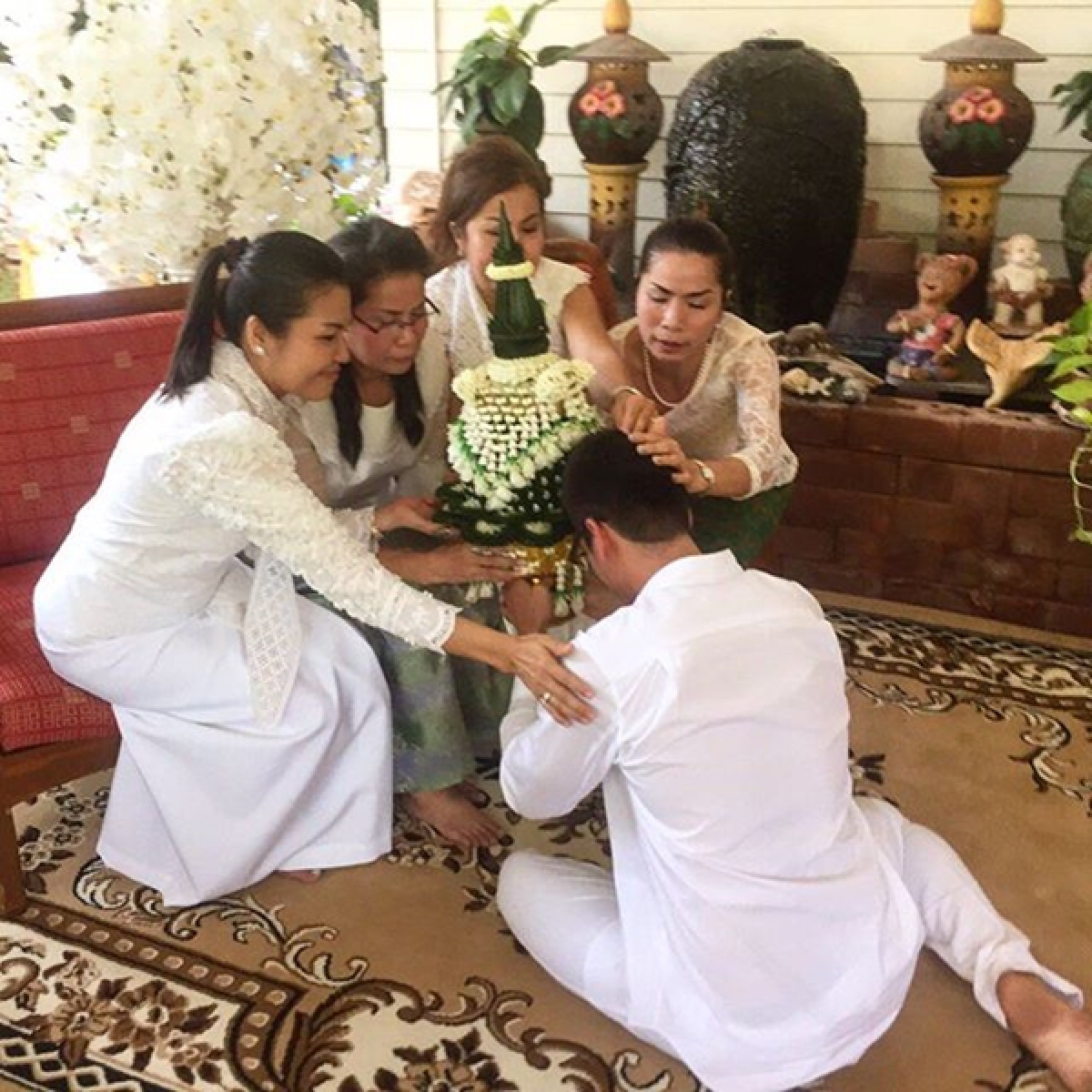 ภาพประทับใจ! ณเดชน์ ขอขมาลาบวชต่อญาติผู้ใหญ่