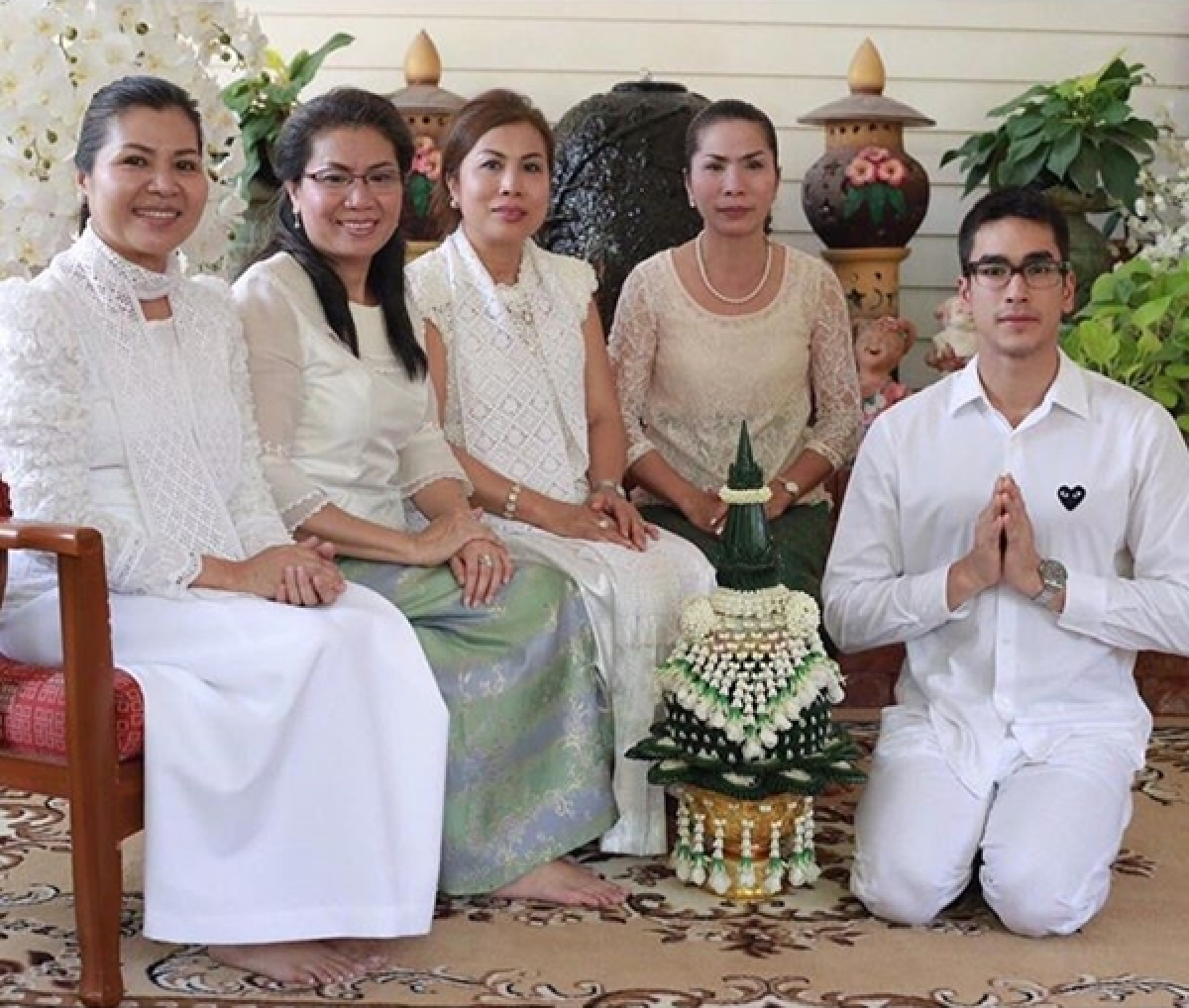 ภาพประทับใจ! ณเดชน์ ขอขมาลาบวชต่อญาติผู้ใหญ่