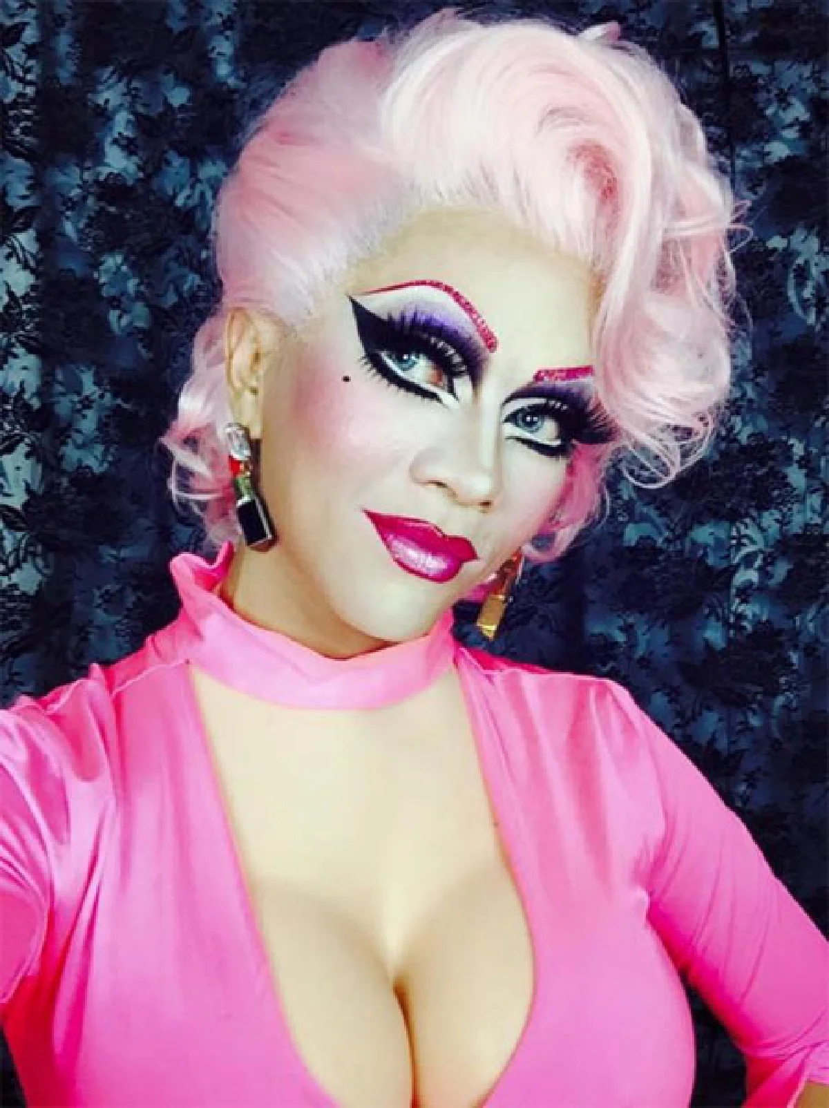 อะไรซ่อนอยู่หลังหน้ากาก