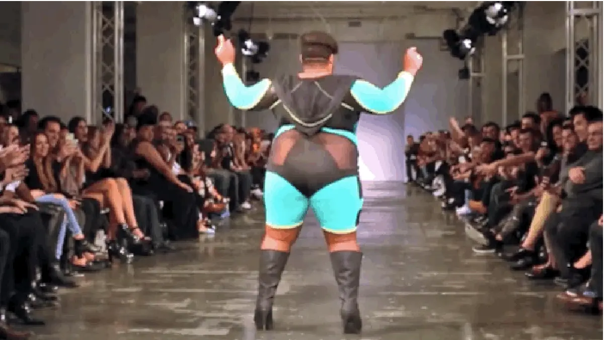 เมื่อนายแบบพุงพลุ้ยโชว์สเต็ปเทพถล่มแคทวอล์ค (ชมคลิป)